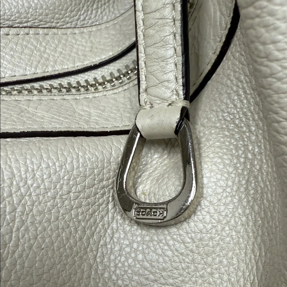 Coach Avery Pearlescent Small Hobo